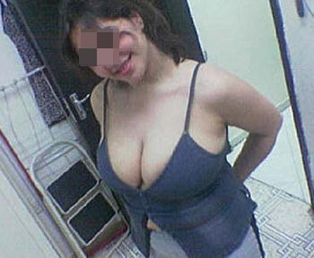 Jolie fille arabe veut trouver un black bien gaulé avec qui s'amuser à Valenciennes