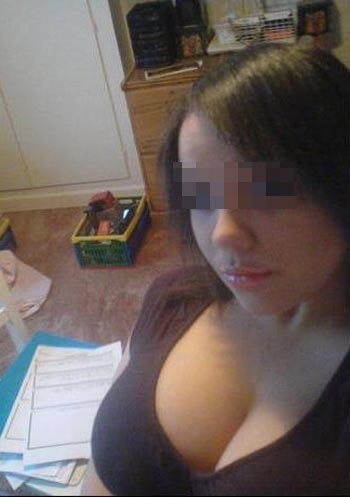 Jeune Femme adorant faire des fellations nature