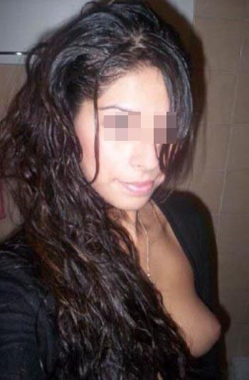 Fille arabe cochonne qui désire de beaux sexes à sucer sur Rouen