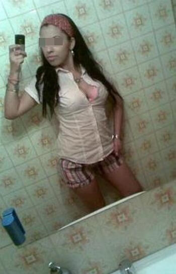 Vraie cochonne sur Clamart appréciant la pipe