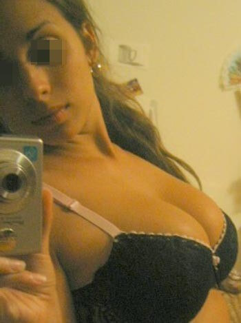 Femme expérimentée voulant sucer une bite bien poilue sur Brest