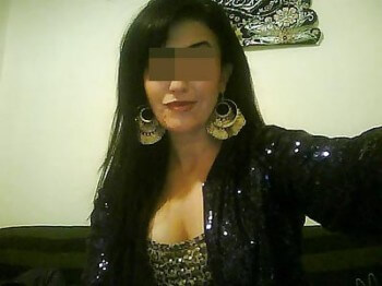 Femme arabe sexy veut pomper un très gros pénis à Clermont-Ferrand