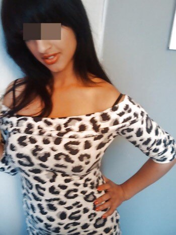 Grosse pétasse qui cherche un homme bien foutu pour un plan cul sur Roanne