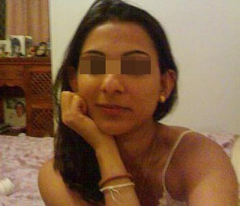 Femme très cochonne veut trouver un mec pour une pipe sans capote à Vitrolles